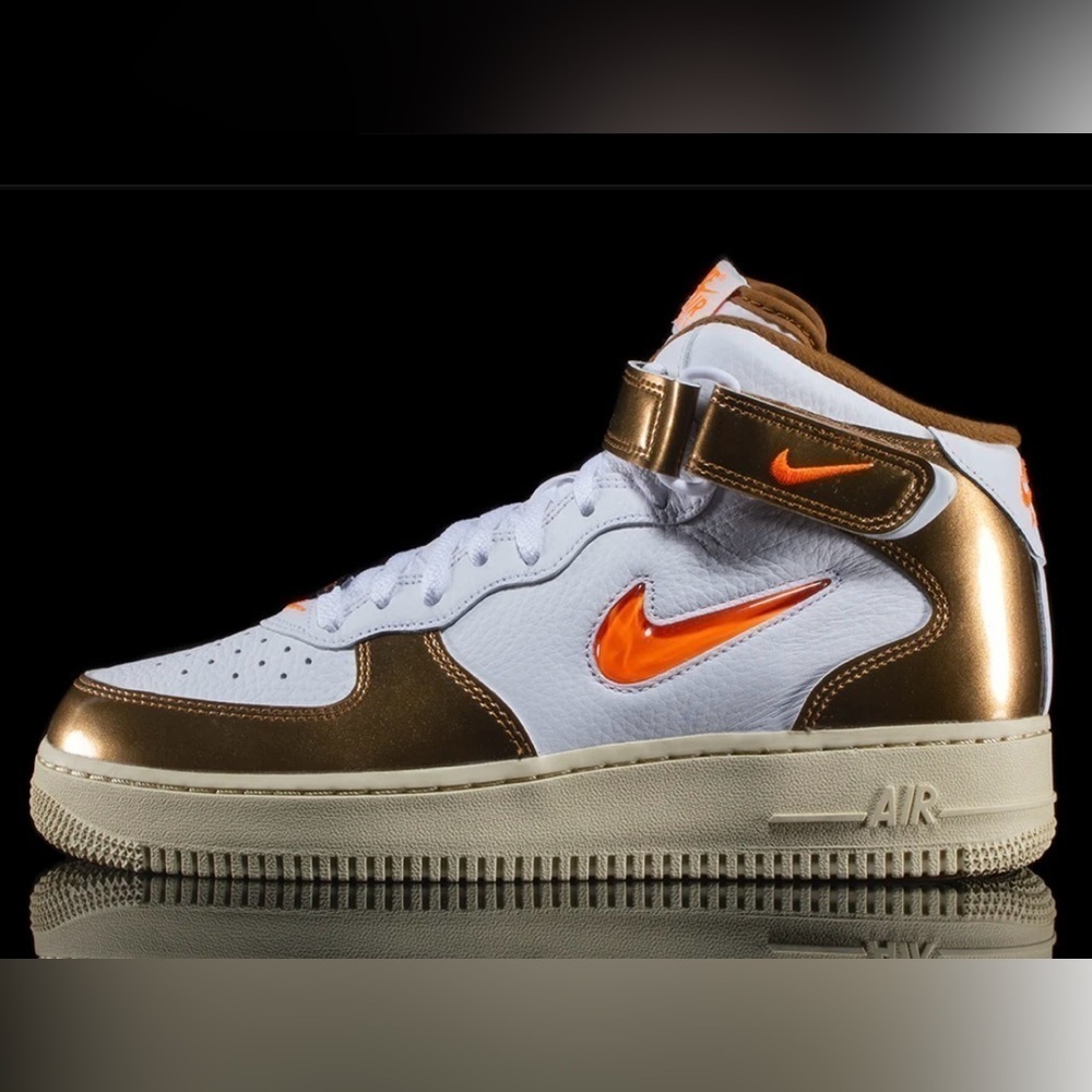 Air Force 1 Mid Qs,  Men’s shoes Color: white/orange/copper Size:7 Men’s New